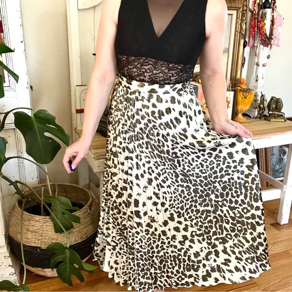 New! H&M Metallic Animal Print Pleated Midi Skirt Size 6 - Picture 7 of 7